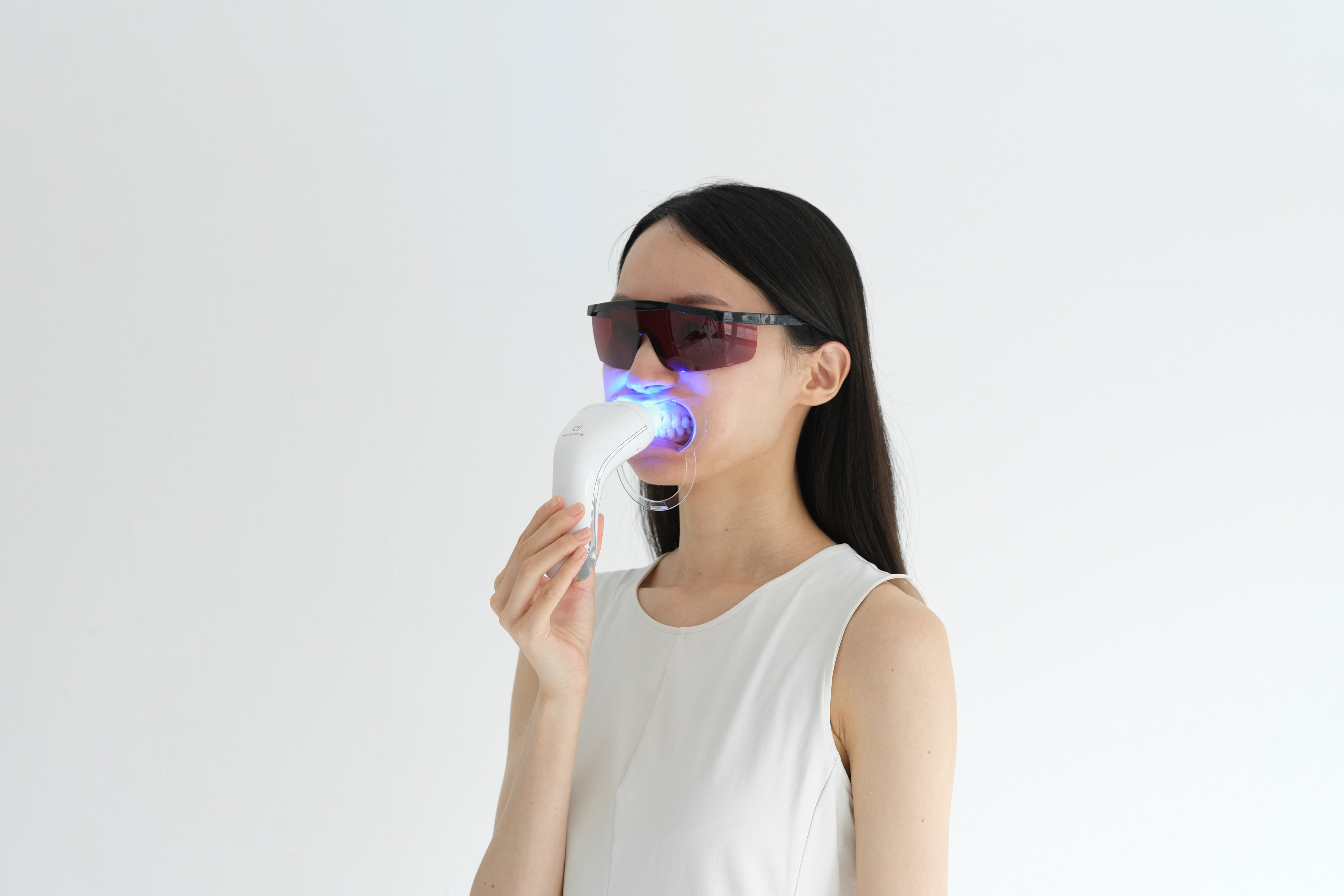 V-WHITEホームホワイトニング ホームホワイトニングLED照射機（累計55,000台突破） – WHITE CLUB